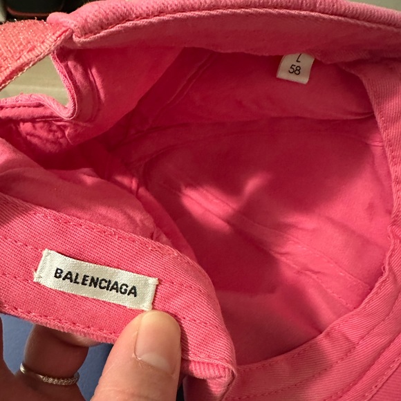 Balenciaga cap - Picture 2 of 3